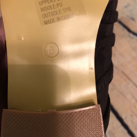 NWOB strap front point toe shoes - Picture 7 of 8